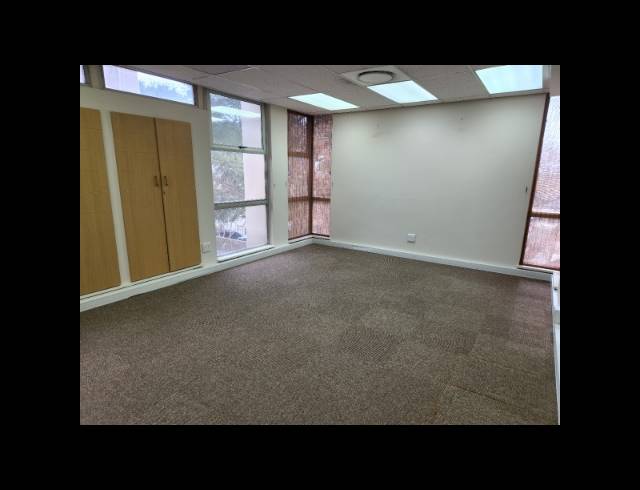 134M² OFFICE TO LET IN ESSENWOOD